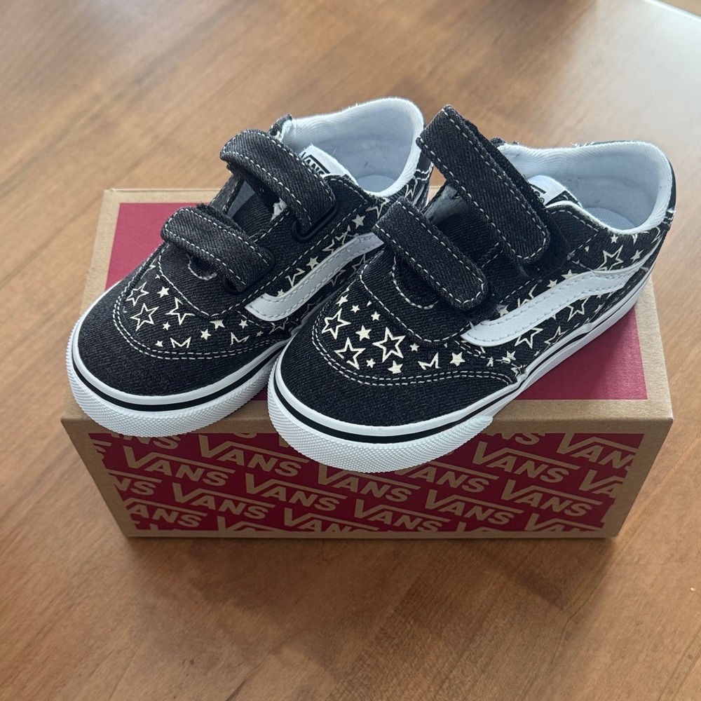 Vans Kids Black and White Star Sneakers NWT